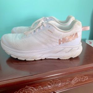 Hoka one one white Clifton 6 shoes